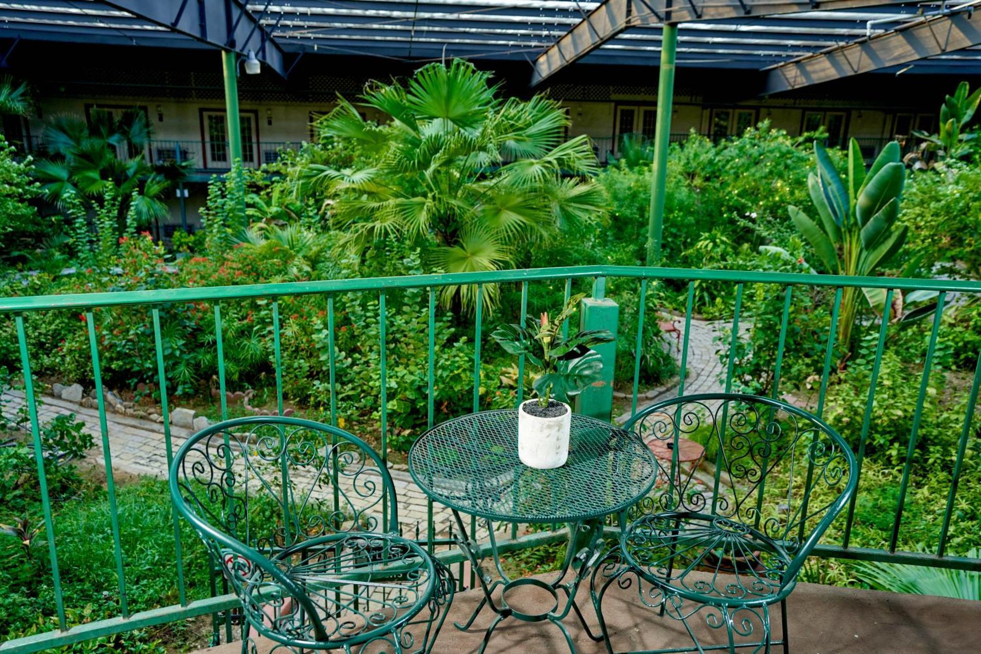 Family Garden Inn & Suites Laredo Exterior photo